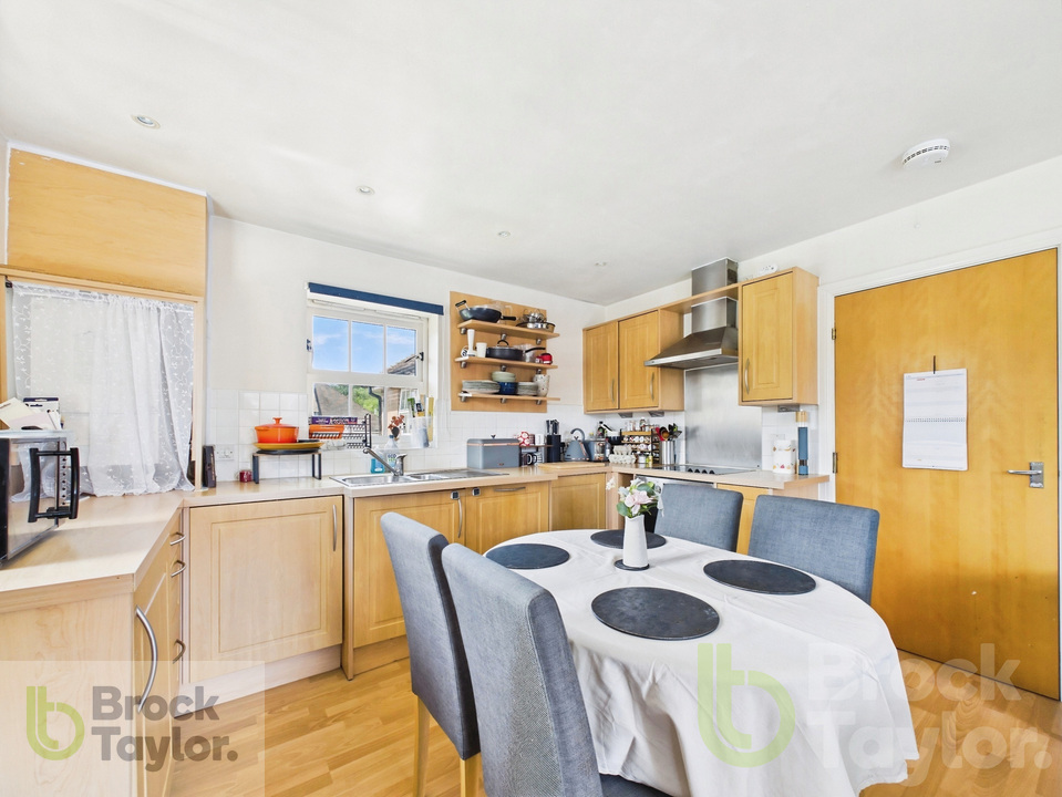 2 bed apartment for sale in Deers Leap, Haywards Heath  - Property Image 8