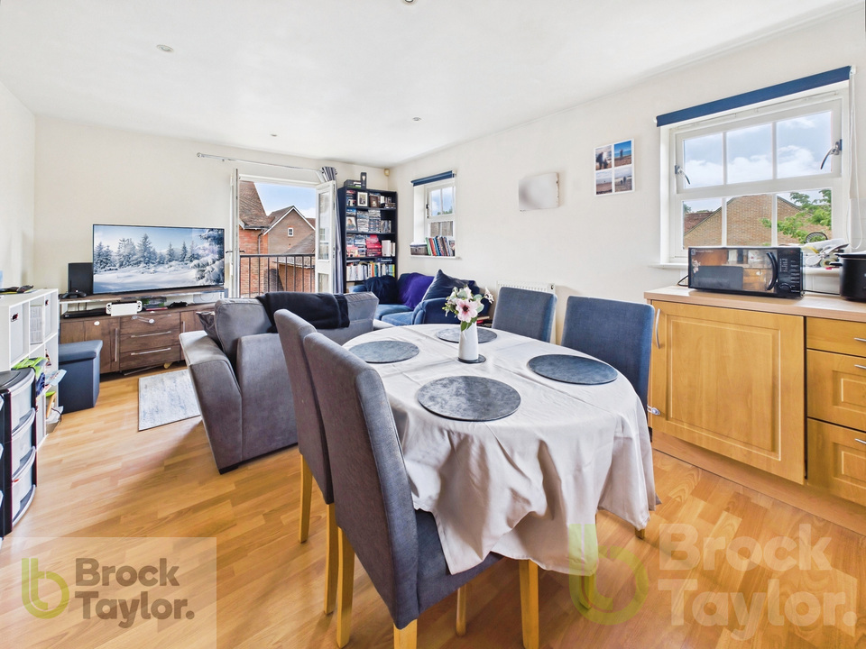 2 bed apartment for sale in Deers Leap, Haywards Heath - Property Image 6