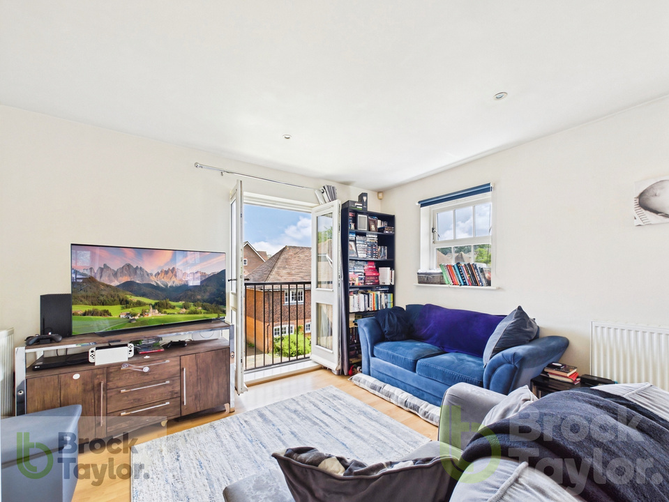 2 bed apartment for sale in Deers Leap, Haywards Heath - Property Image 3