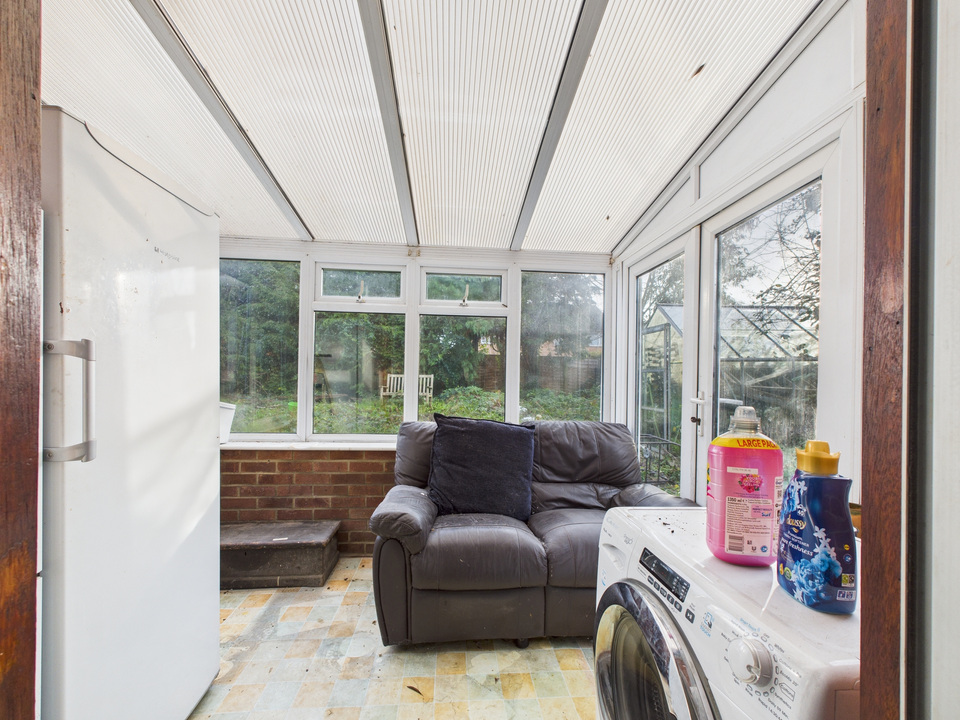 3 bed detached bungalow for sale in Lambs Farm Road, Horsham - Property Image 4