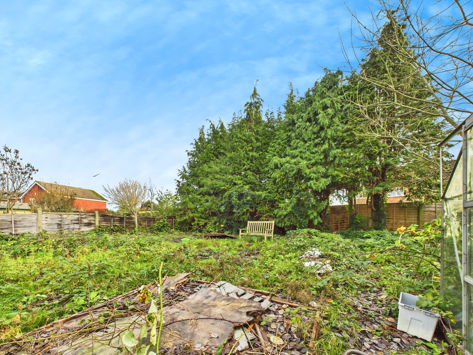 3 bed detached bungalow for sale in Lambs Farm Road, Horsham - Property Image 5