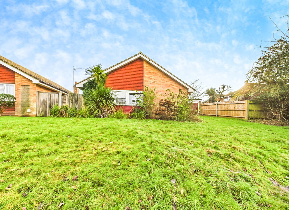 3 bed detached bungalow for sale in Lambs Farm Road, Horsham