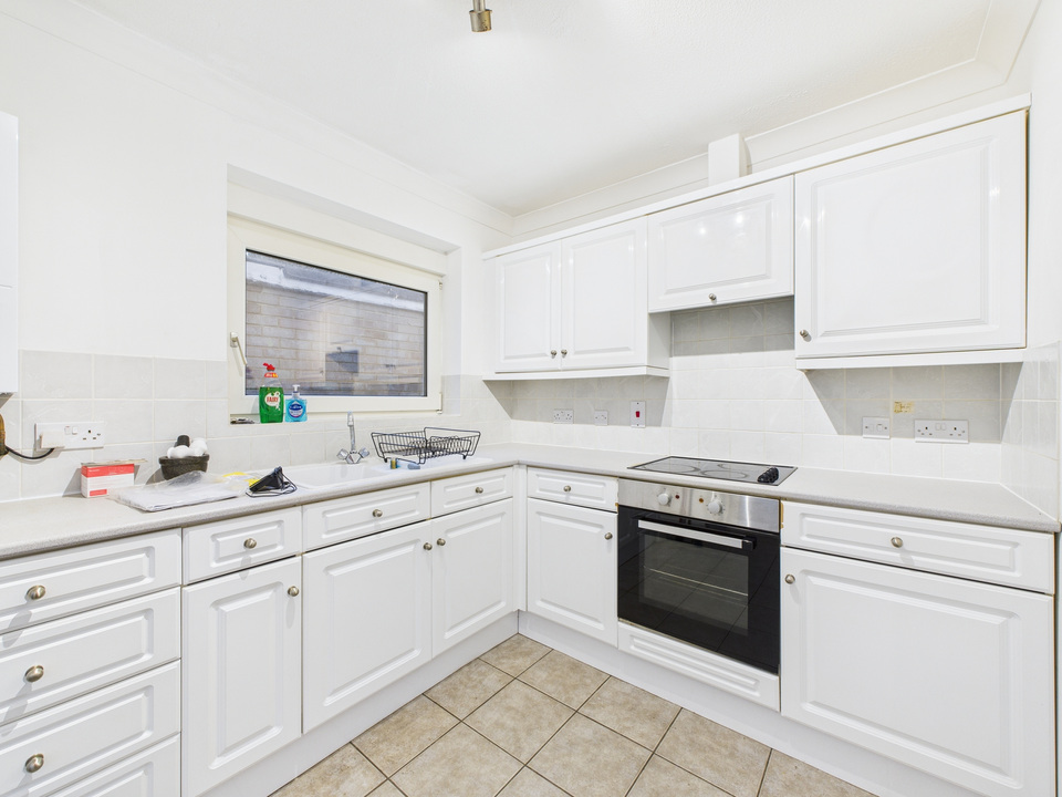 3 bed detached bungalow for sale in Lambs Farm Road, Horsham - Property Image 3