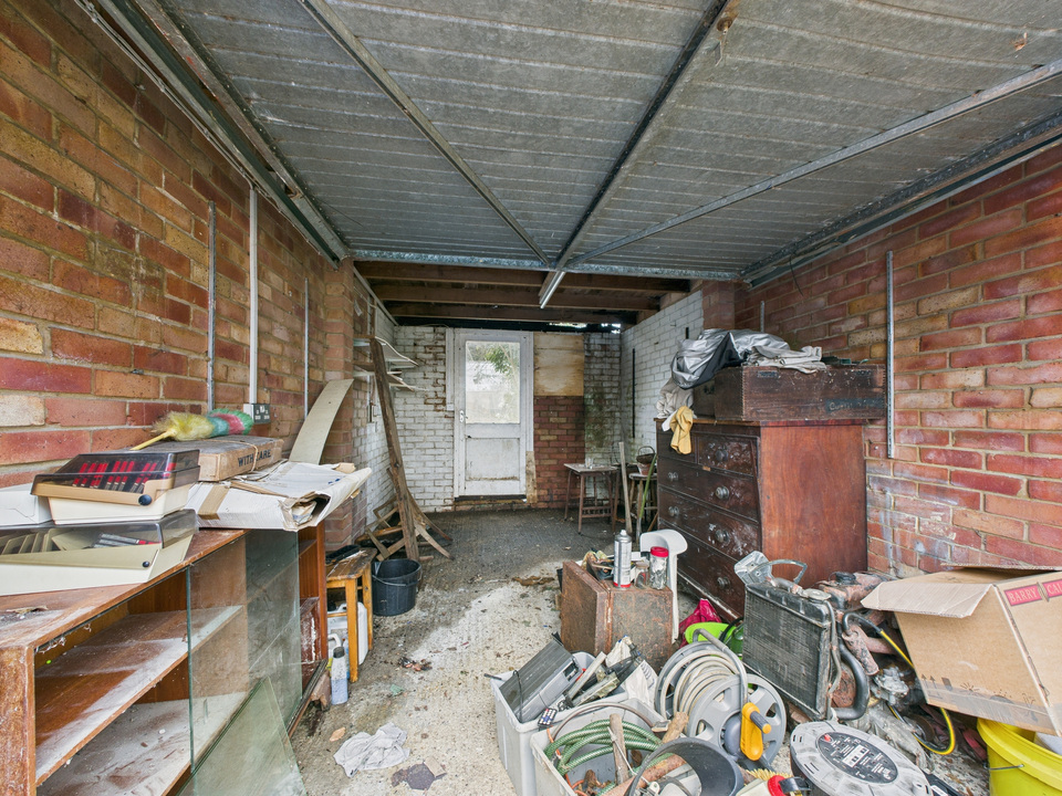 3 bed detached bungalow for sale in Lambs Farm Road, Horsham - Property Image 11