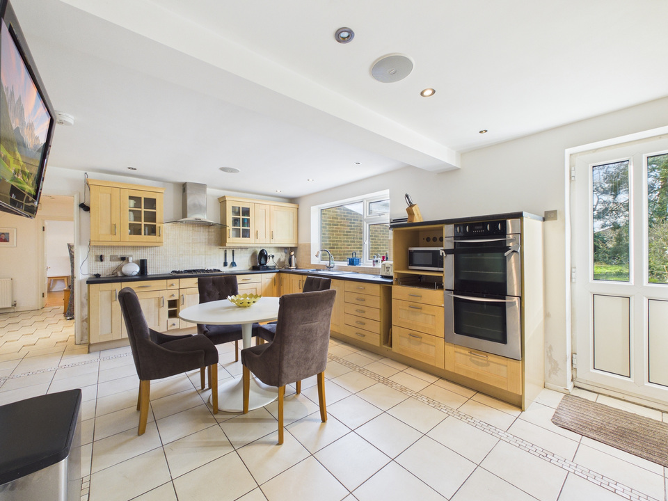 5 bed detached house for sale in Milton Mount Avenue, Crawley, West Sussex, RH10 3DP - Property Image 16