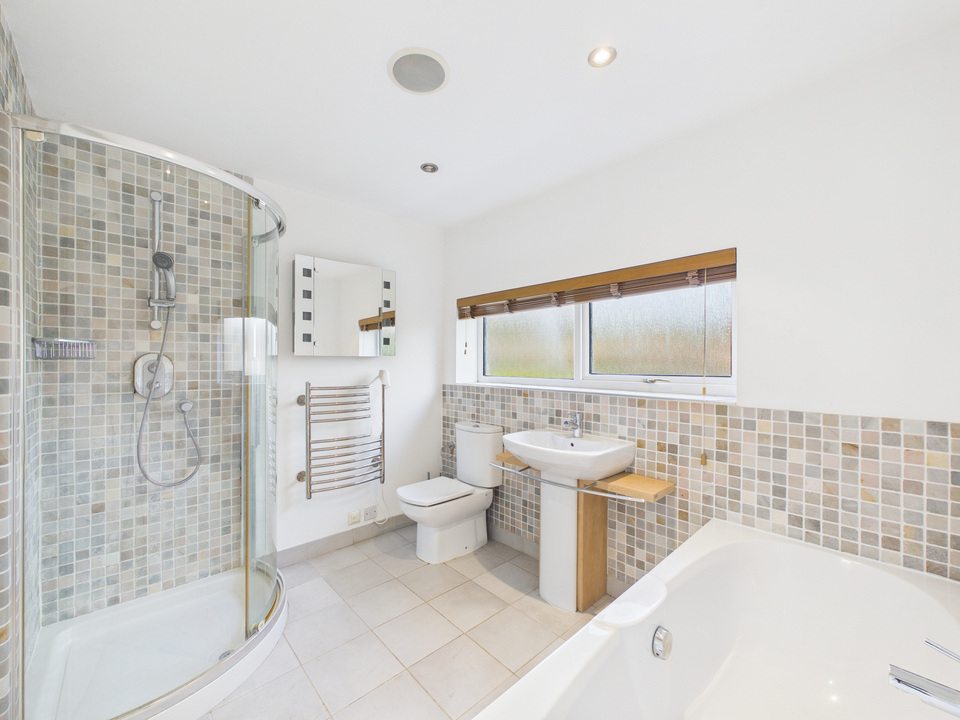 5 bed detached house for sale in Milton Mount Avenue, Crawley, West Sussex, RH10 3DP - Property Image 7