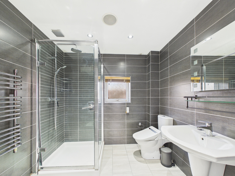 5 bed detached house for sale in Milton Mount Avenue, Crawley, West Sussex, RH10 3DP - Property Image 20