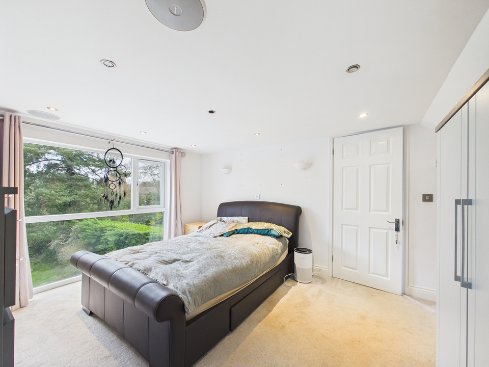 5 bed detached house for sale in Milton Mount Avenue, Crawley, West Sussex, RH10 3DP - Property Image 6