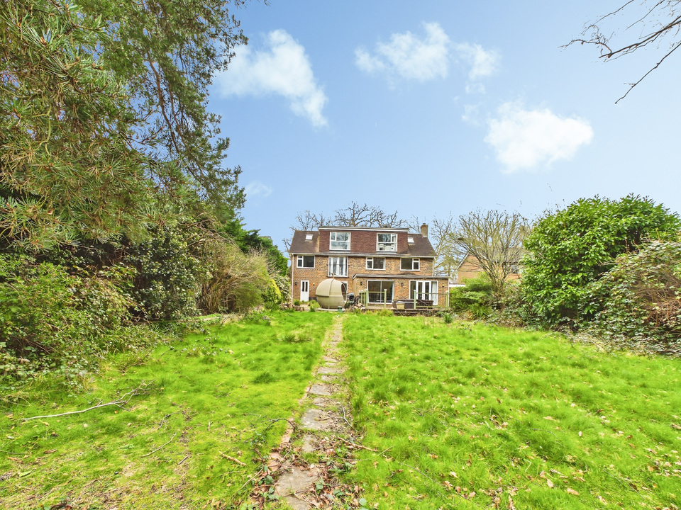 5 bed detached house for sale in Milton Mount Avenue, Crawley, West Sussex, RH10 3DP - Property Image 11