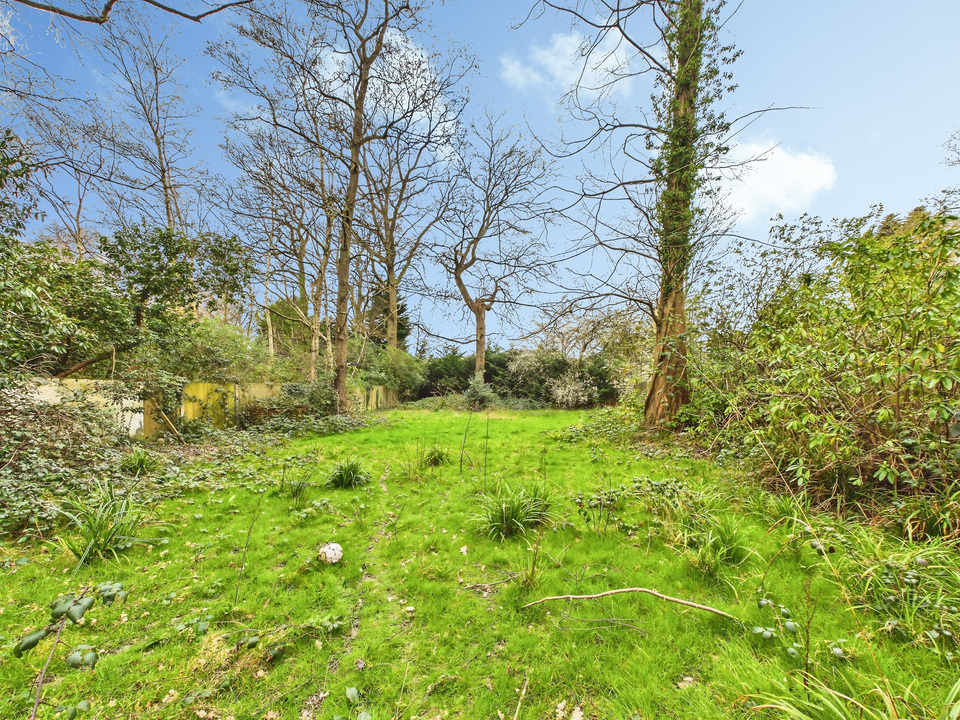 5 bed detached house for sale in Milton Mount Avenue, Crawley, West Sussex, RH10 3DP - Property Image 25