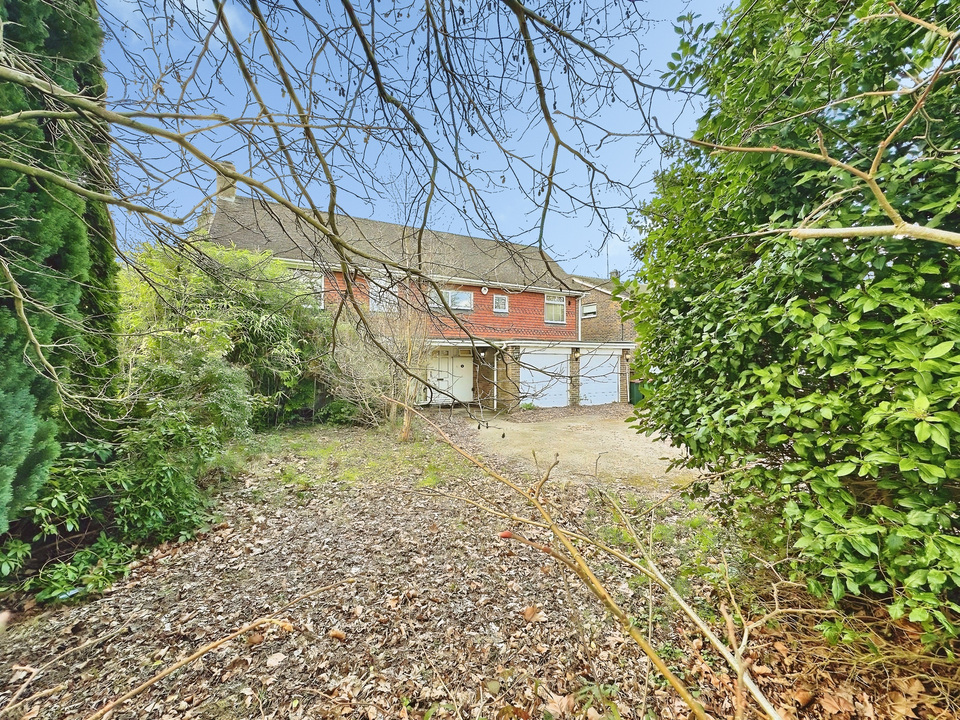 5 bed detached house for sale in Milton Mount Avenue, Crawley, West Sussex, RH10 3DP - Property Image 14