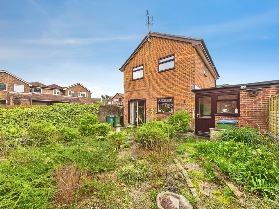 3 bed link detached house for sale in Red Deer Close, Horsham, West Sussex - Property Image 9