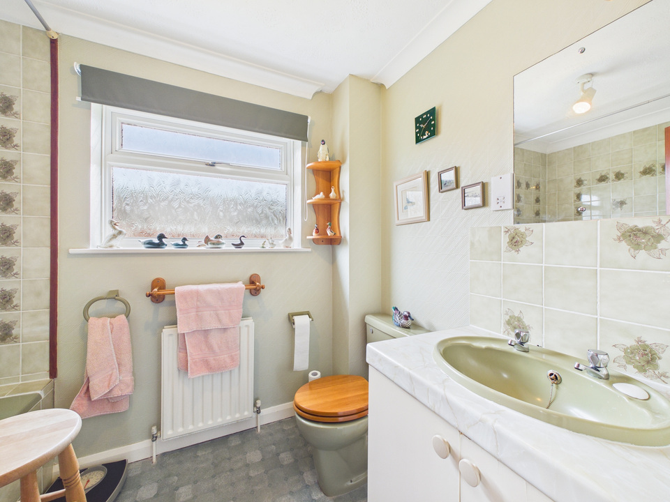 3 bed link detached house for sale in Red Deer Close, Horsham, West Sussex - Property Image 18