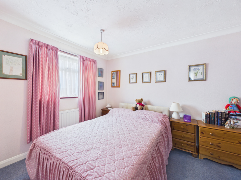 3 bed link detached house for sale in Red Deer Close, Horsham, West Sussex - Property Image 6