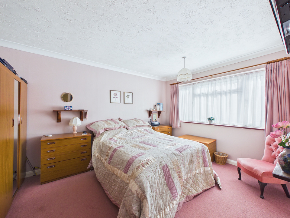 3 bed link detached house for sale in Red Deer Close, Horsham, West Sussex - Property Image 5