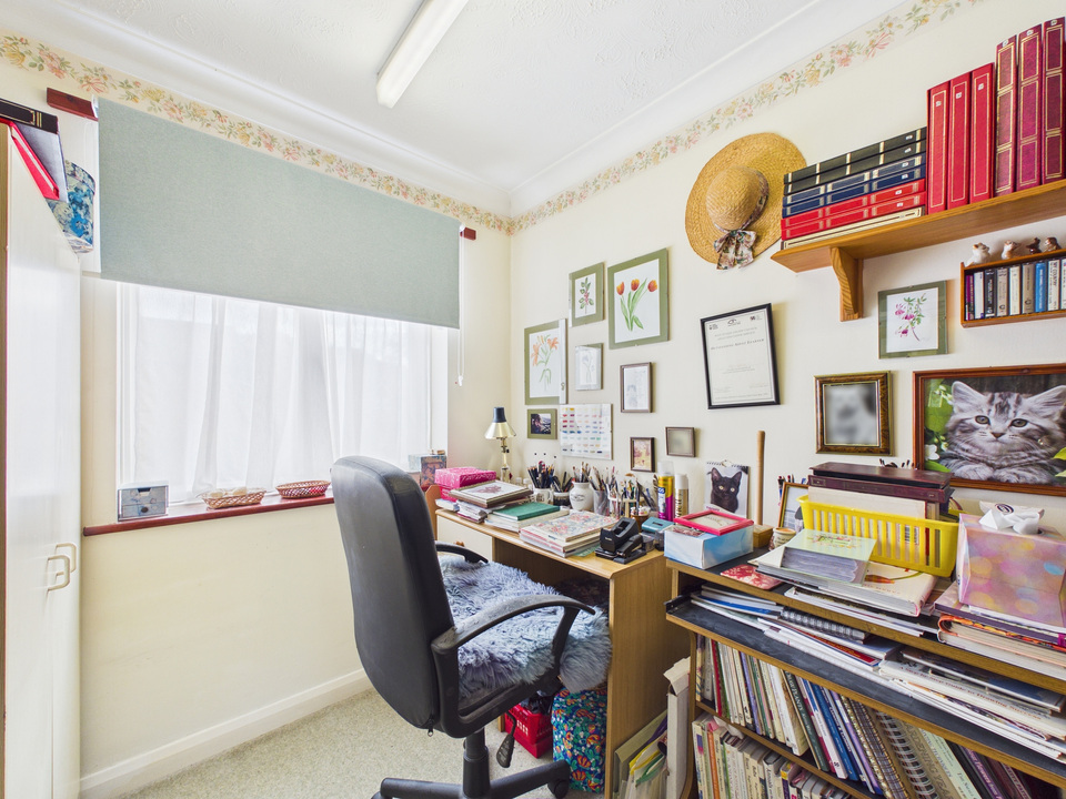 3 bed link detached house for sale in Red Deer Close, Horsham, West Sussex - Property Image 7