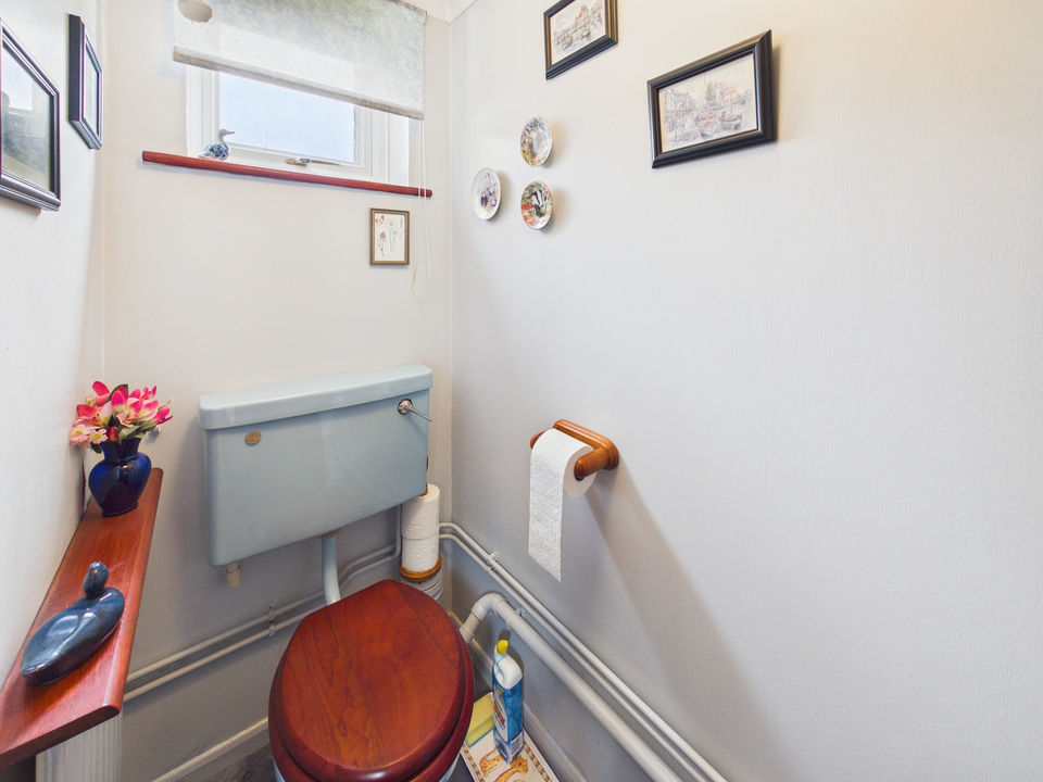 3 bed link detached house for sale in Red Deer Close, Horsham, West Sussex - Property Image 14