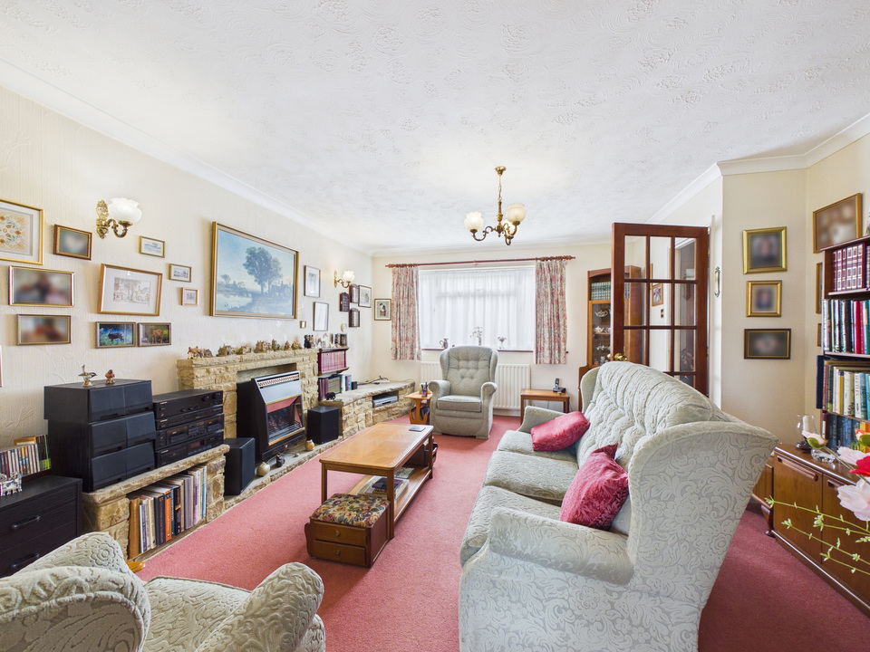 3 bed link detached house for sale in Red Deer Close, Horsham, West Sussex - Property Image 2