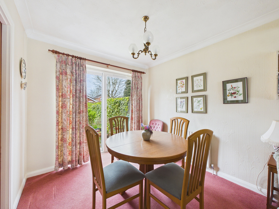 3 bed link detached house for sale in Red Deer Close, Horsham, West Sussex - Property Image 4