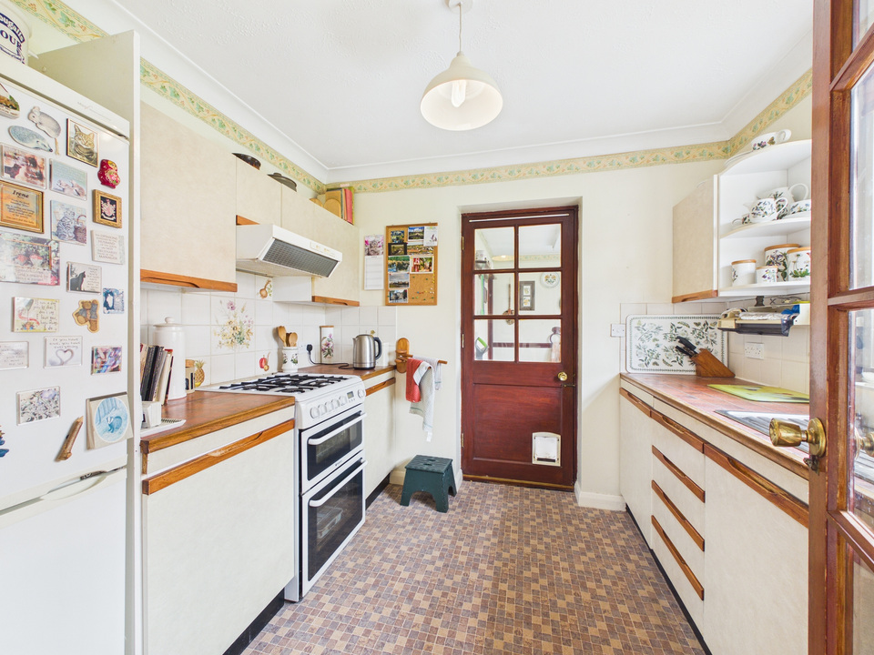 3 bed link detached house for sale in Red Deer Close, Horsham, West Sussex - Property Image 16