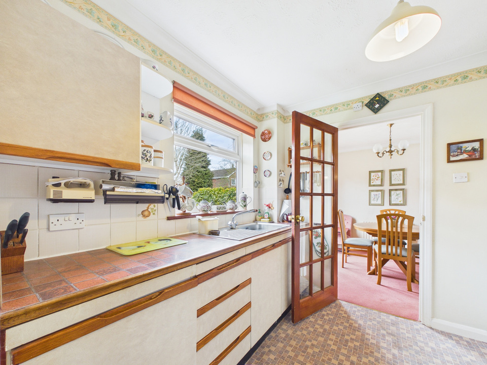 3 bed link detached house for sale in Red Deer Close, Horsham, West Sussex - Property Image 3