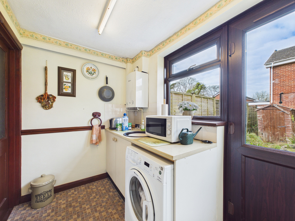 3 bed link detached house for sale in Red Deer Close, Horsham, West Sussex - Property Image 17