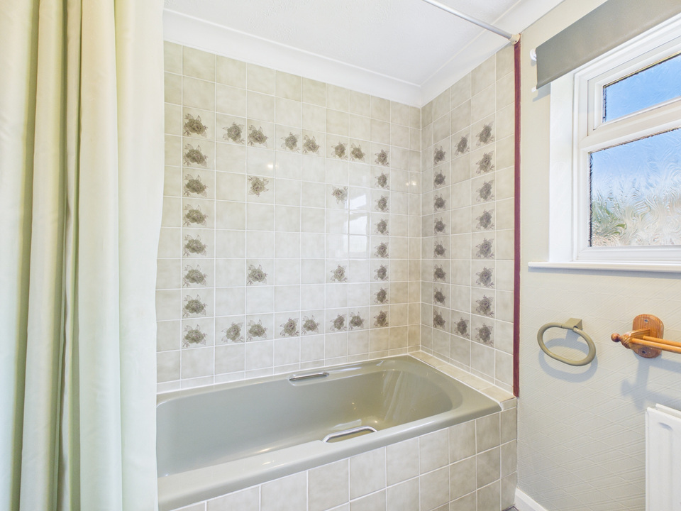 3 bed link detached house for sale in Red Deer Close, Horsham, West Sussex  - Property Image 8