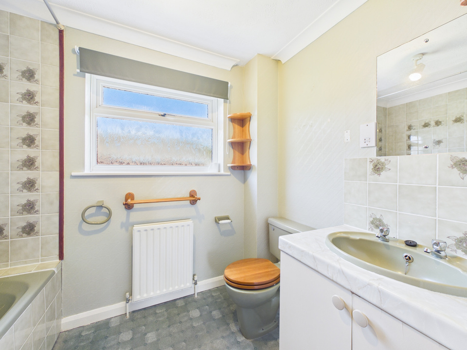 3 bed link detached house for sale in Red Deer Close, Horsham, West Sussex  - Property Image 9