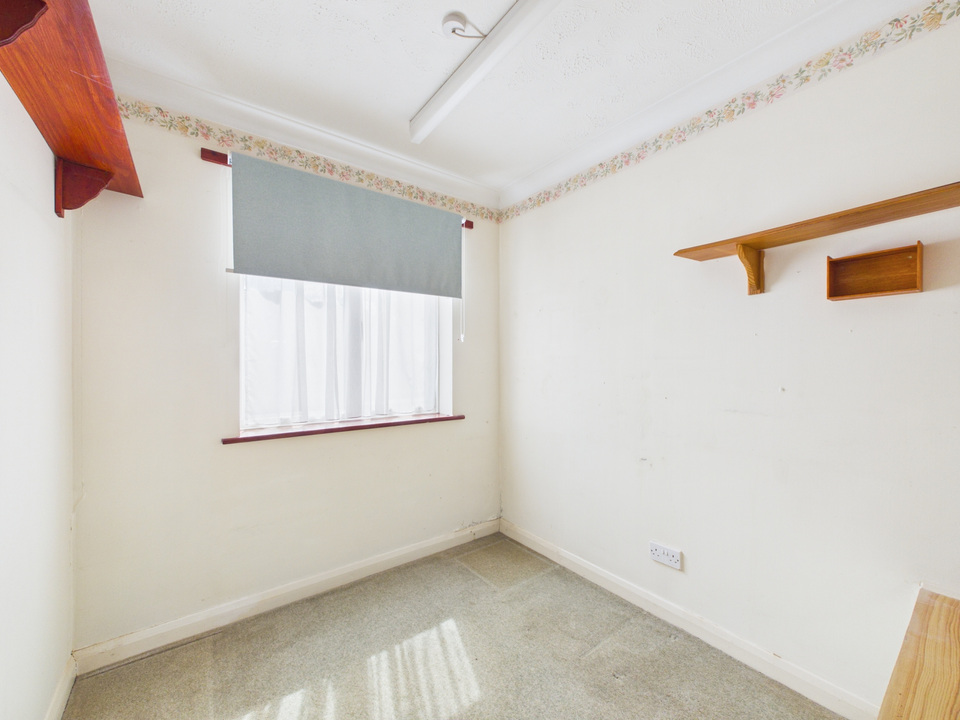 3 bed link detached house for sale in Red Deer Close, Horsham, West Sussex  - Property Image 11