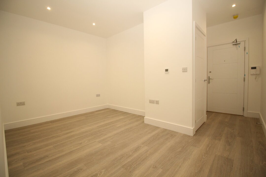 Studio flat for sale in Holmes Park, North Street, Horsham  - Property Image 4