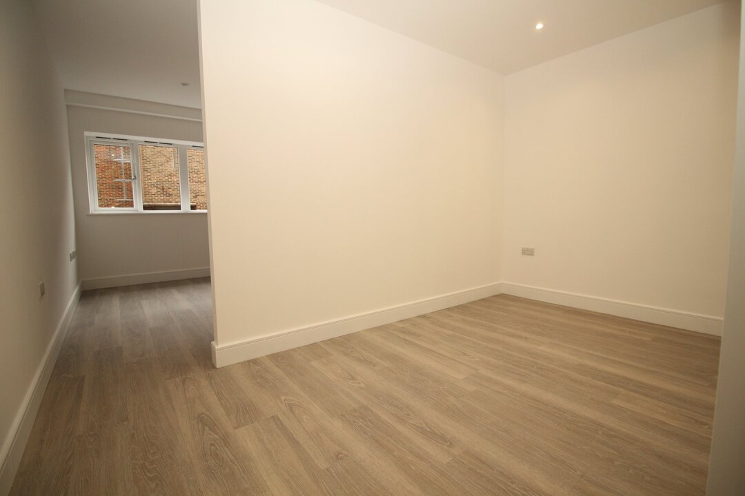 Studio flat for sale in Holmes Park, North Street, Horsham  - Property Image 5