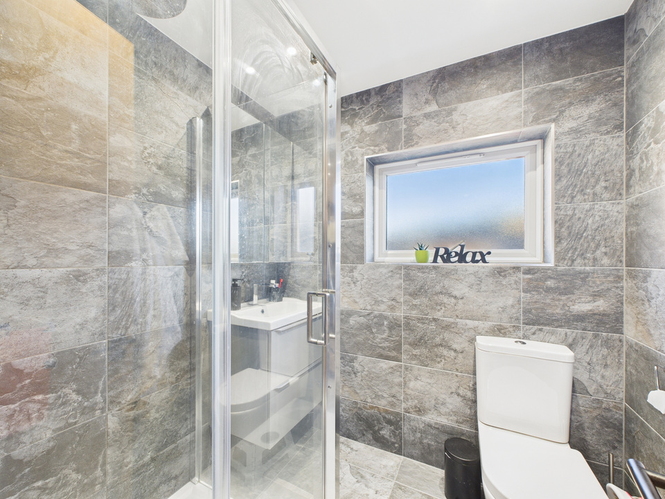 3 bed end of terrace house for sale in Serrin Way, Horsham, West Sussex  - Property Image 7