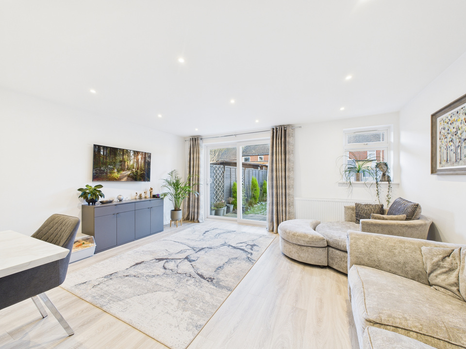 3 bed end of terrace house for sale in Serrin Way, Horsham, West Sussex  - Property Image 14