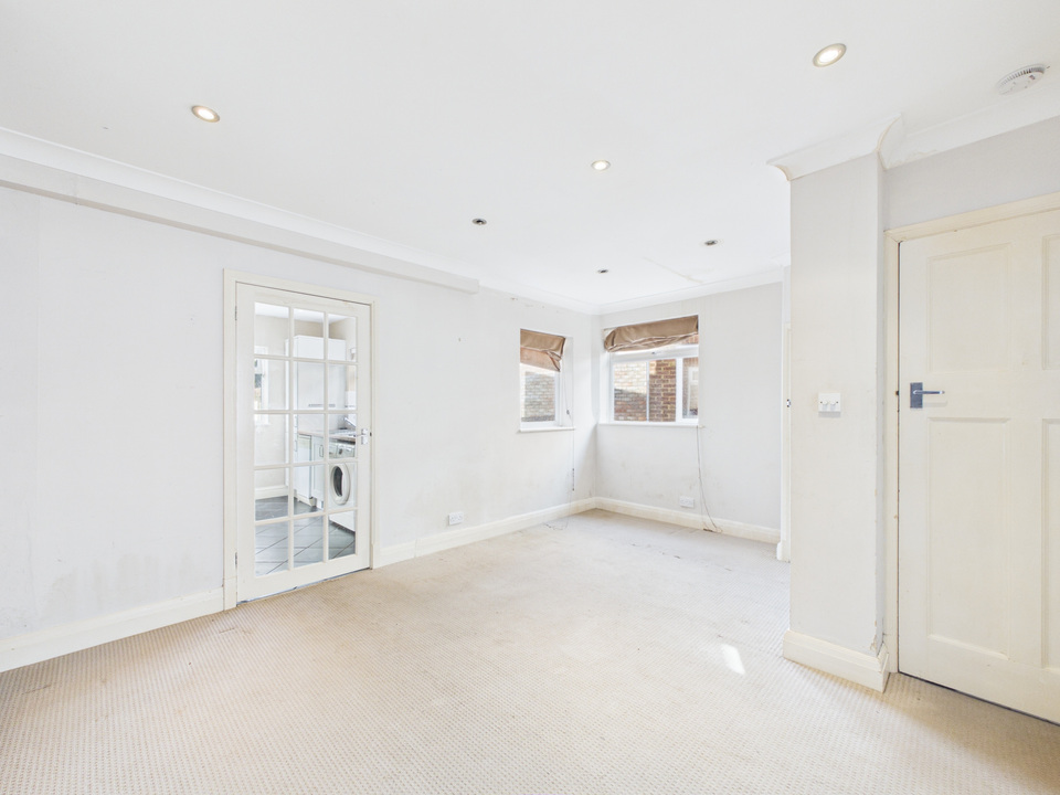 3 bed semi-detached house for sale in Rushams Road, Horsham, West Sussex  - Property Image 4