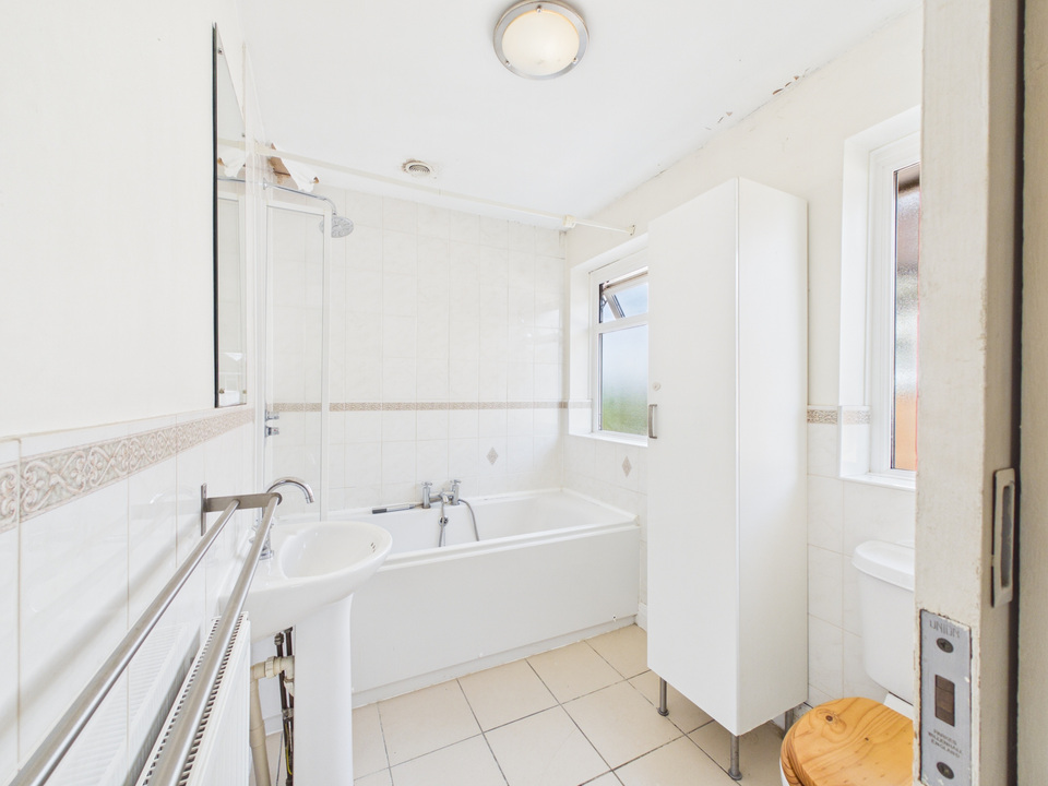 3 bed semi-detached house for sale in Rushams Road, Horsham, West Sussex  - Property Image 8