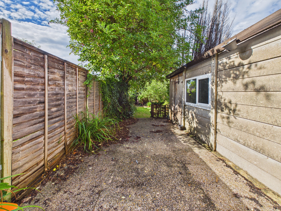 3 bed semi-detached house for sale in Rushams Road, Horsham, West Sussex  - Property Image 14