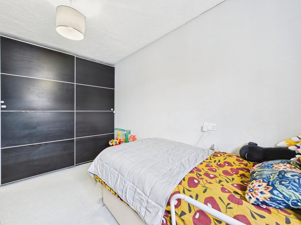 2 bed apartment for sale in Stans Way, Horsham  - Property Image 9