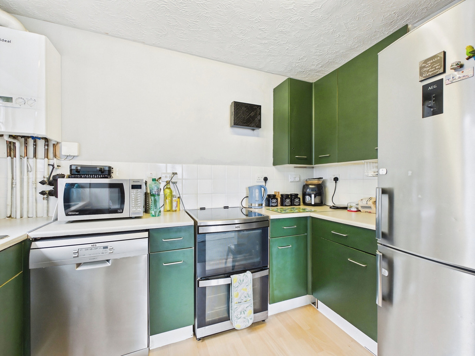 2 bed apartment for sale in Stans Way, Horsham  - Property Image 12