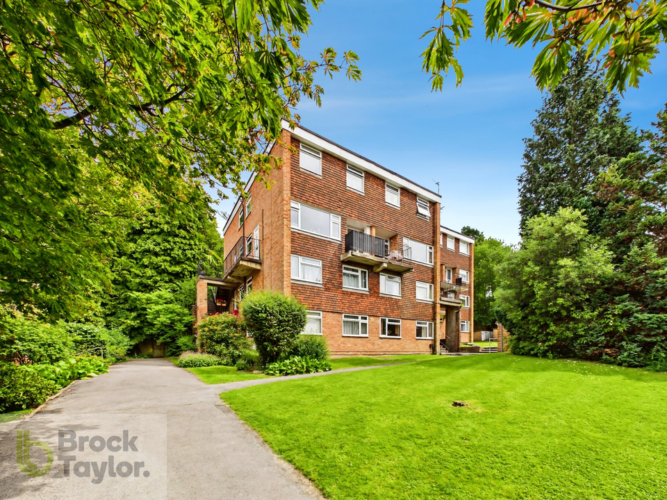 2 bed apartment for sale in Newton Court, Haywards Heath, West Sussex, RH16 3BL