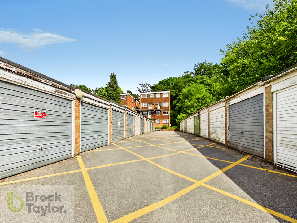 2 bed apartment for sale in Newton Court, Haywards Heath, West Sussex, RH16 3BL  - Property Image 3