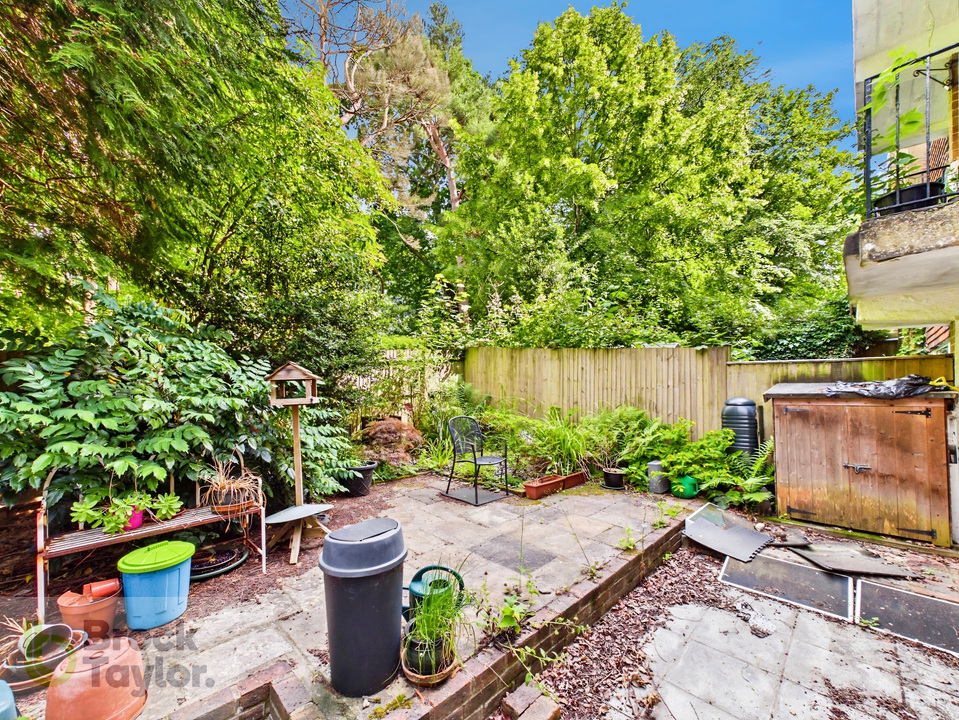 2 bed apartment for sale in Newton Court, Haywards Heath, West Sussex, RH16 3BL  - Property Image 2