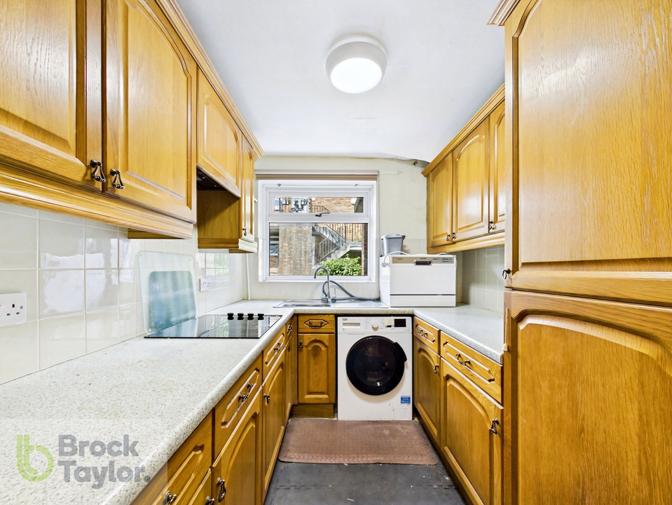 2 bed apartment for sale in Newton Court, Haywards Heath, West Sussex, RH16 3BL  - Property Image 10