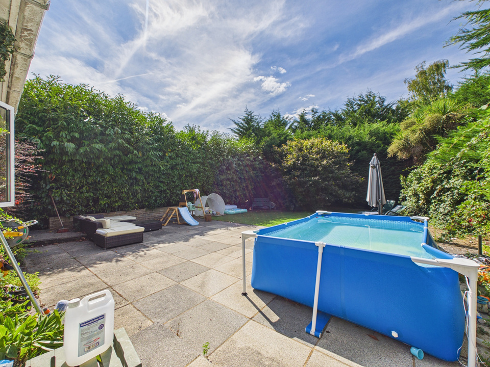 3 bed detached bungalow for sale in Gaggle Wood, Mannings Heath, Horsham  - Property Image 8