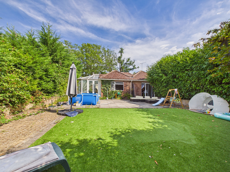 3 bed detached bungalow for sale in Gaggle Wood, Mannings Heath, Horsham  - Property Image 10