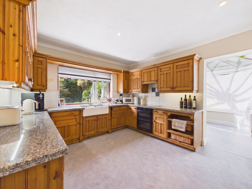 3 bed detached bungalow for sale in Gaggle Wood, Mannings Heath, Horsham  - Property Image 2