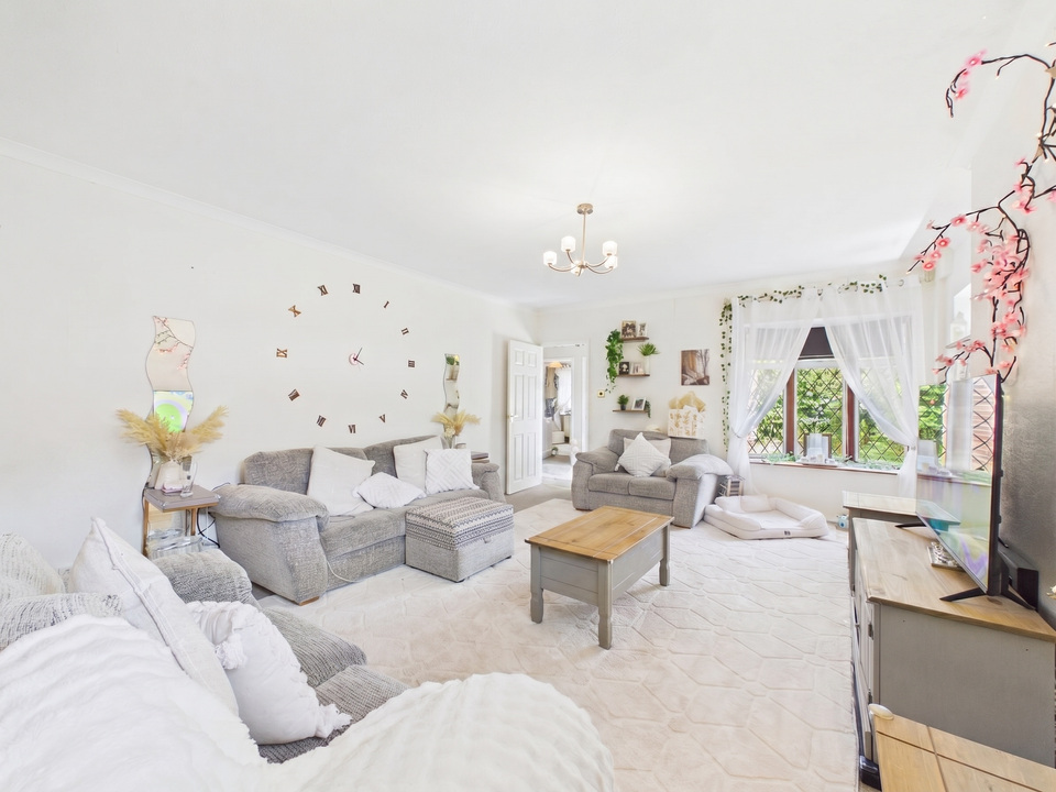 3 bed detached bungalow for sale in Gaggle Wood, Mannings Heath, Horsham  - Property Image 11