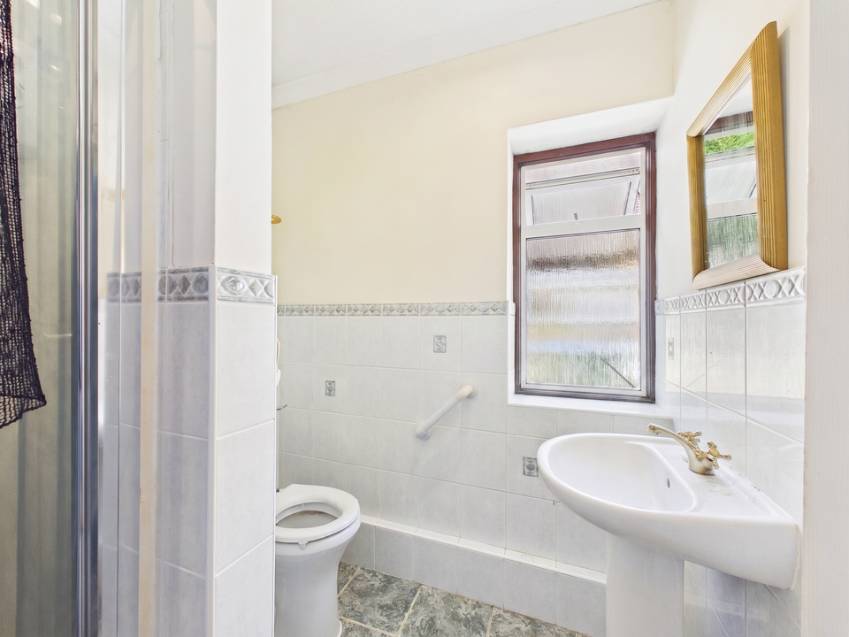 3 bed detached bungalow for sale in Gaggle Wood, Mannings Heath, Horsham  - Property Image 12