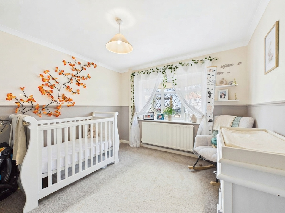 3 bed detached bungalow for sale in Gaggle Wood, Mannings Heath, Horsham  - Property Image 7