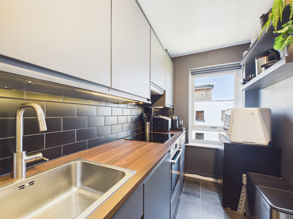 1 bed apartment for sale in Lane House, Station Road, Horsham, RH13 5RB  - Property Image 10