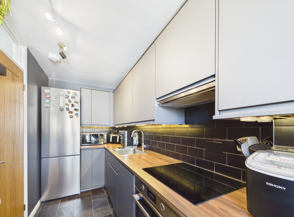 1 bed apartment for sale in Lane House, Station Road, Horsham, RH13 5RB  - Property Image 3